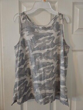 Old Navy Women’s Gray Camo Sleeveless Tank Top
